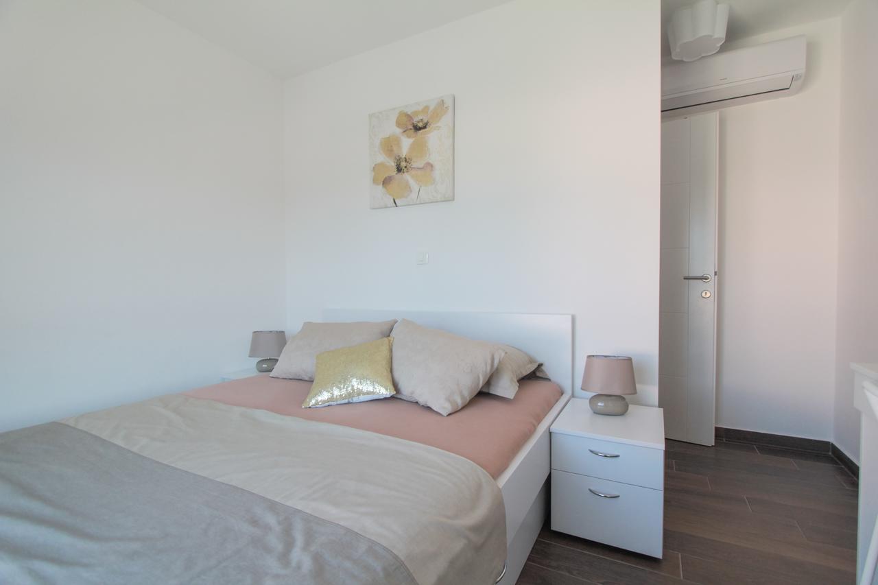 Apartment Iva Trogir Bagian luar foto